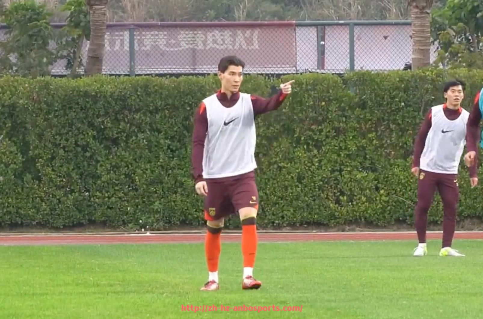 安博体育官网-CBA篮球队帅哥球员盘点及球迷关注焦点